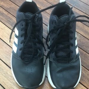 Adidas Men’s Basketball Sneaker Size 8